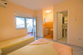 Виллы Vila Vukotić Петровац Стандартный трехместный номер-студио-2